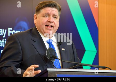 Gouverneur JB Pritzker (D-IL) spricht am Center for American Progress, 18. März 2025 Stockfoto