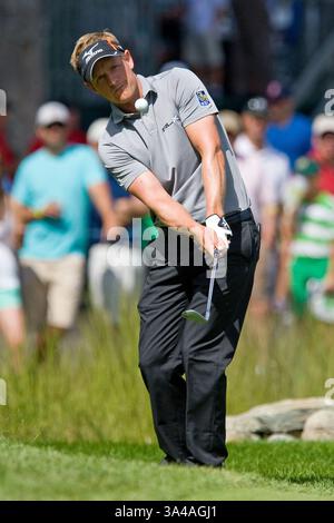29. August 2014 - Norton, Massachusetts, USA - 29. August 2014: Luke Donald beim 16. Loch während der ersten Runde der Deutschen Bank Championship im TPC Boston. Anthony Nesmith/CSM(Bild: © Anthony Nesmith/Cal Sport Media/ZUMAPRESS.com) Stockfoto