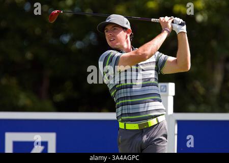 29. August 2014 - Norton, Massachusetts, USA - RORY McIlroy beim 17. Abschlag während der ersten Runde der Deutschen Bank Championship im TPC Boston. (Kreditbild: © Anthony Nesmith/Cal Sport Media/ZUMAPRESS.com) Stockfoto
