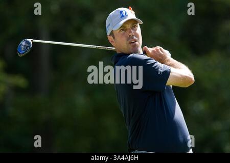 30. August 2014 - Norton, Massachusetts, USA - 30. August 2014: Matt Kuchar beim 17. Abschlag während der zweiten Runde der Deutschen Bank Championship im TPC Boston. Anthony Nesmith/CSM(Bild: © Anthony Nesmith/Cal Sport Media/ZUMAPRESS.com) Stockfoto