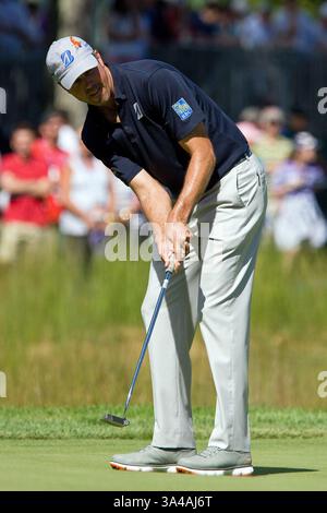 30. August 2014 - Norton, Massachusetts, USA - 30. August 2014: Matt Kuchar im 16. Loch während der zweiten Runde der Deutschen Bank Championship im TPC Boston. Anthony Nesmith/CSM(Bild: © Anthony Nesmith/Cal Sport Media/ZUMAPRESS.com) Stockfoto
