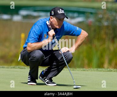 30. August 2014 - Norton, Massachusetts, USA - 30. August 2014: Jim Furyk beim 16. Loch während der zweiten Runde der Deutschen Bank Championship am TPC Boston. Anthony Nesmith/CSM(Bild: © Anthony Nesmith/Cal Sport Media/ZUMAPRESS.com) Stockfoto