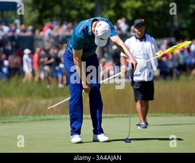 30. August 2014 – Norton, Massachusetts, USA – 30. August 2014: Chris Stroud reagiert auf einen verpassten Putt während der zweiten Runde der Deutschen Bank Championship bei TPC Boston. Anthony Nesmith/CSM(Bild: © Anthony Nesmith/Cal Sport Media/ZUMAPRESS.com) Stockfoto