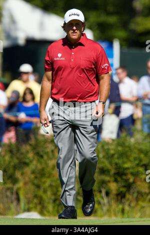 30. August 2014 - Norton, Massachusetts, USA - 30. August 2014: Phil Mickelson im 18. Loch während der zweiten Runde der Deutschen Bank Championship im TPC Boston. Anthony Nesmith/CSM(Bild: © Anthony Nesmith/Cal Sport Media/ZUMAPRESS.com) Stockfoto