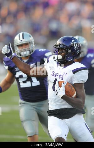 30. August 2014 - Manhattan, Kansas, USA - 30. August 2014: Stephen F. Austin Lumberjacks Wide Receiver Marquis Mosley (4) in Aktion während des NCAA Football Spiels zwischen Stephen F. Austin und Kansas State; im Bill Snyder Family Stadium in Manhattan, Kansas. Kendall Shaw/CSM(Bild: © Kendall Shaw/Cal Sport Media/ZUMAPRESS.com) Stockfoto