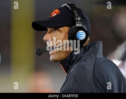 27. September 2014 Trainer Mike Riley des NCAA Football-Spiels zwischen den Oregon State Beavers und den USC Trojans im Coliseum in Los Angeles, Kalifornien. Charles Baus/CSM(Credit Image: © Charles Baus/Cal Sport Media/ZUMAPRESS.com) Stockfoto