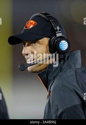 27. September 2014 Trainer Mike Riley des NCAA Football-Spiels zwischen den Oregon State Beavers und den USC Trojans im Coliseum in Los Angeles, Kalifornien. Charles Baus/CSM(Credit Image: © Charles Baus/Cal Sport Media/ZUMAPRESS.com) Stockfoto
