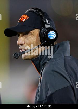 27. September 2014 Trainer Mike Riley des NCAA Football-Spiels zwischen den Oregon State Beavers und den USC Trojans im Coliseum in Los Angeles, Kalifornien. Charles Baus/CSM(Credit Image: © Charles Baus/Cal Sport Media/ZUMAPRESS.com) Stockfoto