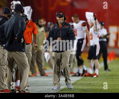 27. September 2014 Trainer Mike Riley des NCAA Football-Spiels zwischen den Oregon State Beavers und den USC Trojans im Coliseum in Los Angeles, Kalifornien. Charles Baus/CSM(Credit Image: © Charles Baus/Cal Sport Media/ZUMAPRESS.com) Stockfoto