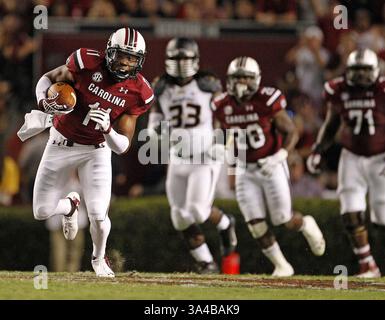 27. September 2014 - Columbia, SC, USA - South Carolina Wide Receiver Pharoh Cooper (11) erhält nach einem Fang in der ersten Halbzeit im Williams-Brice Stadium in Columbia, S.C., Samstag, 27. September 2014 einen ersten Rückstand. (Abbildung: © Gerry Melendez/MCT/ZUMA Wire) Stockfoto