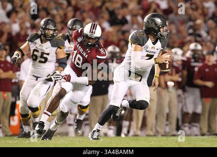 27. September 2014 - Columbia, SC, USA - South Carolina Defensive End Cedrick Cooper (18) bereitet sich darauf vor, Missouri Quarterback Maty Mauk (7) in der ersten Halbzeit im Williams-Brice Stadium in Columbia, S.C., am Samstag, 27. September 2014 anzugreifen. (Bild: © Kim Kim Foster-Tobin/MCT/ZUMA Wire) Stockfoto