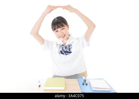 Schulmädchen in Uniform, das die Malu zeigt Stockfoto