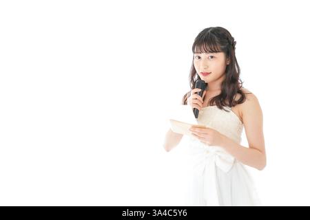 Braut spricht am Mikrofon Stockfoto