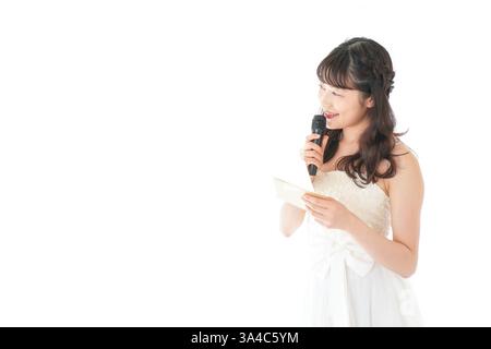 Braut spricht am Mikrofon Stockfoto