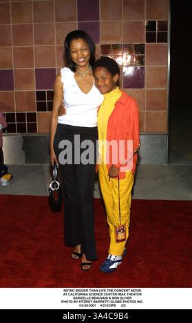 30. März 2001 - NSYNC größer als LIVE-Konzert-Film. IM CALIFORNIA SCIENCE CENTER IMAX THEATER. GARCELLE BEAUVAIS & SOHN OLIVER. FITZROY BARRETT / 30.03.2001 K21423FB (D) (Kredit-Bild: © Globe Photos/ZUMAPRESS.com) Stockfoto