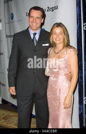 2. Oktober 2001 - Kampagne amerikanische Ozeane 2001 Partner AWARD. IM JAHRHUNDERT PLAZA HOTEL LOS ANGELES, KALIFORNIEN. DAVID JAMES ELLIOTT & FRAU NANCI CHAMBERS. FITZROY BARRETT / 02.10.2001 K22995FB (D) (Kredit-Bild: © Globe Photos/ZUMAPRESS.com) Stockfoto
