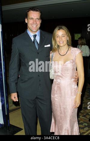 2. Oktober 2001 - Kampagne amerikanische Ozeane 2001 Partner AWARD. IM JAHRHUNDERT PLAZA HOTEL LOS ANGELES, KALIFORNIEN. DAVID JAMES ELLIOTT & FRAU NANCI CHAMBERS. FITZROY BARRETT / 02.10.2001 K22995FB (D) (Kredit-Bild: © Globe Photos/ZUMAPRESS.com) Stockfoto