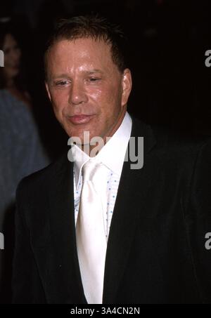 26. März 2002 - Hollywood, CA, USA - K24506EG: VANITY FAIR jährlichen OSCAR PARTY. MORTON'S RESTAURANT, WEST HOLLYWOOD, CA 03/24/2002.MICKEY ROURKE. ED GELLER / 2002 (Kredit-Bild: © Globe Photos/ZUMAPRESS.com) Stockfoto