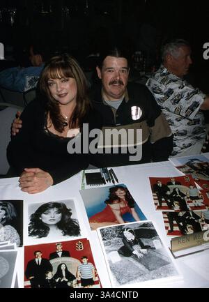10. April 2002 - Hollywood, CA, USA - K24638EG: HOLLYWOOD Sammler zeigen. HOTEL BEVERLY GARLAND, NORTH HOLLYWOOD, CA 04/06/2002.LYNN LORING UND KEN WEATMERWAX. POTO von ED GELLER / 2002 (Kredit-Bild: © Globe Photos/ZUMAPRESS.com) Stockfoto