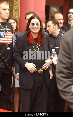 12. April 2002 - Hollywood, CA, USA - K24695AG: OZZY OSBOURNE WALK OF FAME. HOLLYWOOD WALK OF FAME, HOLLYWOOD, CA 04/12/2002.OZZY OSBOURNE. AMY GRÄBER / 2002. (Kredit-Bild: © Globe Photos/ZUMAPRESS.com) Stockfoto