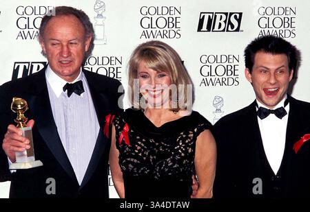 18. April 2006: Gene Hackman, Teri Garr und Christian Slater im Presseraum nach der Gold Globe Award-Show 1993. (Bild: © Lisa Rose/ZUMA Wire) Stockfoto