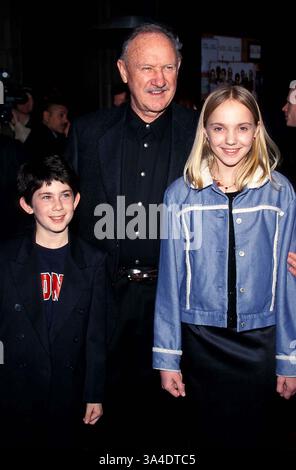 18. April 2006 - K23578TR.'' Die königliche Tannebaums'' Premiere.El Capitan Theatre, Hollywoo, d California... Gene Hackman, Jonah Meyerson, und. Irene Rodriguez... Tom Rodriguez - 2001.GENEHACKMANRETRO (Kredit-Bild: © Globe Photos/ZUMAPRESS.com) Stockfoto