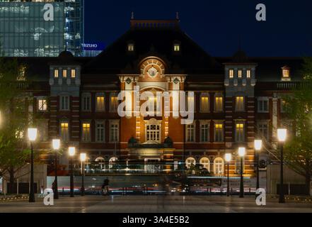 Das Foto zeigt das Empfangsgebäude am Bahnhof Tokio im Geschäftsviertel Marunouchi in Tokio, Japan. Stockfoto