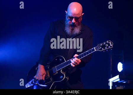 Buenos Aires (18. März 2025). Alternative Rock Band Garbage (Steve Marker, Gitarre) live im Obras Stadium in Buenos Aires, Argentinien. Quelle: Mariano Garcia/Alamy Live News Stockfoto