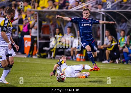 24. Mai 2014: Columbus Ohio, OH, Vereinigte Staaten von Amerika - Greg Cochrane (16) aus Chicago Fire springt am 24. Mai 2014 über ein Rutschgerät von Wil Trapp (20) von Columbus Crew. Dorn BYG/CSM(Bild: © Dorn BYG/Cal Sport Media/ZUMAPRESS.com) Stockfoto