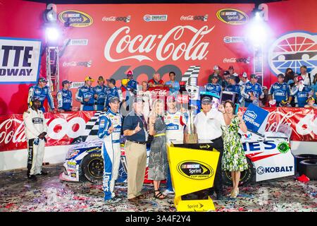 25. Mai 2014 – Concord, NC, USA – Concord, NC – 25. Mai 2014: Jimmie Johnson (48) gewinnt den Coca Cola 600 auf dem Charlotte Motor Speedway in Concord, NC. (Kreditbild: © ASP/Cal Sport Media/ZUMAPRESS.com) Stockfoto