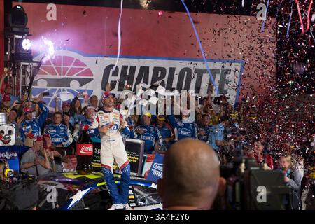 25. Mai 2014 – Concord, NC, USA – Concord, NC – 25. Mai 2014: Jimmie Johnson (48) gewinnt den Coca Cola 600 auf dem Charlotte Motor Speedway in Concord, NC. (Kreditbild: © ASP/Cal Sport Media/ZUMAPRESS.com) Stockfoto