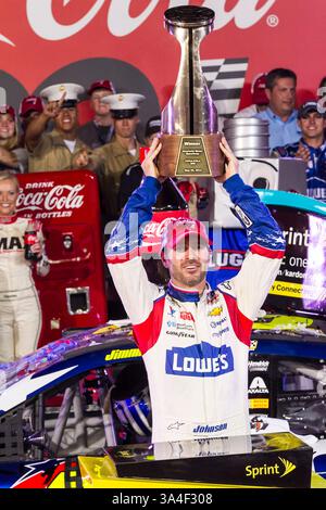 25. Mai 2014 – Concord, NC, USA – Concord, NC – 25. Mai 2014: Jimmie Johnson (48) gewinnt den Coca Cola 600 auf dem Charlotte Motor Speedway in Concord, NC. (Kreditbild: © ASP/Cal Sport Media/ZUMAPRESS.com) Stockfoto