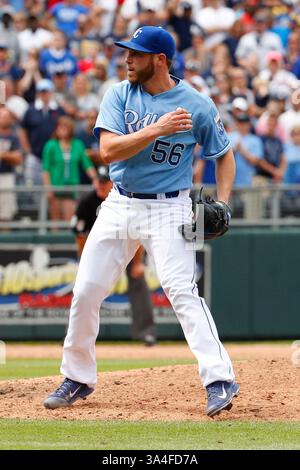 8. Juni 2014: Der Kansas City Royals Relief Pitcher Greg Holland (56) spielt während des Spiels zwischen den New York Yankees und den Kansas City Royals im Kauffman Stadium in Kansas City, Missouri. Die Royals gewannen mit 2:1. (Christopher Szagola/Cal Sport Media)(Bild: © Chris Szagola/Cal Sport Media/ZUMAPRESS.com) Stockfoto