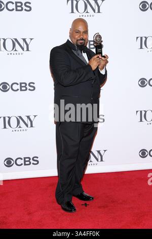 Juni 2014 - New York City, NY, Vereinigte Staaten - ACEPIXS.COM....June 8 2014, New York City.... Schauspieler James Monroe Iglehart, Gewinner des Tony Award für die beste Darbietung eines Schauspielers in einer Rolle in einem Musical für Aladdin, im Presseraum während der 68. Jährlichen Tony Awards am 8. Juni 2014 in New York City (Credit Image: © Ao Images/Ace Pictures/ZUMAPRESS.com) Stockfoto