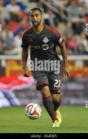 Juni 2014: Harrison, New Jersey, USA S - Toronto FC Stürmer LUKE MOORE (27) fährt in der Red Bull Arena in Harrison New Jersey New York ins Mittelfeld und Toronto zieht 2 zu 2 (Bild: © Brooks von arx/ZUMAPRESS.com) Stockfoto