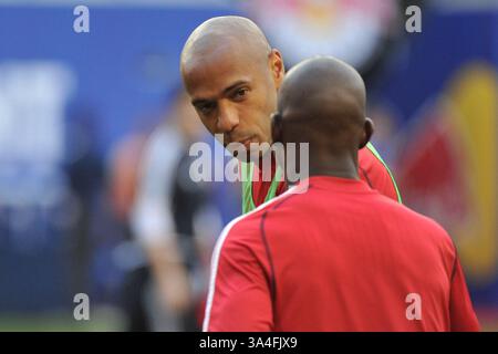 Juni 2014: Harrison, New Jersey, USA S - New York Red Bulls Stürmer THIERRY HENRY (14) vor dem Spiel in der Red Bull Arena in Harrison New Jersey New York und Toronto ziehen 2 zu 2 (Bild: © Brooks von arx/ZUMAPRESS.com) Stockfoto