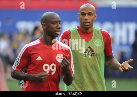 Juni 2014: Harrison, New Jersey, USA S - New York Red Bulls Stürmer THIERRY HENRY (14) und New York Red Bulls Stürmer BRADLEY WRIGHT-PHILLIPS (99) vor dem Spiel in der Red Bull Arena in Harrison New Jersey New York und Toronto ziehen 2 zu 2 (Bild: © Brooks von arx/ZUMAPRESS.com) Stockfoto