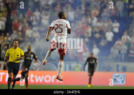 Juni 2014: Harrison, New Jersey, USA S - New York Red Bulls Mittelfeldspieler CHRIS DUVALL (25) in der Red Bull Arena in Harrison New Jersey New York und Toronto ziehen 2 zu 2 (Bild: © Brooks von arx/ZUMAPRESS.com) Stockfoto