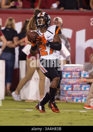 27. SEPTEMBER 2014 Los Angeles, KALIFORNIEN Oregon State Cornerback (27) Naji Patrick wärmt sich vor einem Pac-12-Konferenzspiel zwischen den Oregon State Beavers und den USC Trojans auf Platz 18 im Los Angeles Memorial Coliseum auf. USC besiegte die Oregon State Beavers 35-10..(Pflichtgutschrift: Juan Lainez / MarinMedia / Cal Sport Media)(Bild: © Juan Lainez / Marinmedia / CSM/Cal Sport Media/ZUMAPRESS.com) Stockfoto