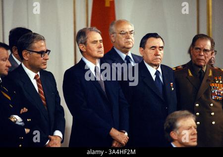 16. Juni 1979; Wien, ÖSTERREICH; Mitglieder der Regierungen der USA und der UdSSR während der Treffen in Wien, Österreich, vom 15. Juni bis 18. Juni 1979, als das Abkommen über strategische Rüstungsbegrenzung (SALT II) zwischen den USA und der Sowjetunion (UdSSR) unterzeichnet wurde. Stockfoto