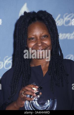 Januar 1998; Los Angeles, CA, USA; Schauspielerin WHOOPI GOLDBERG bei den 24. People's Choice Awards. Stockfoto