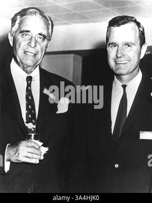 September 1998 - Vereinigte Staaten von Amerika - DATEI) -- Senator Prescott Bush (Republikaner von Connecticut), links und sein Sohn, der zukünftige Präsident der Vereinigten Staaten George H.W. Bush..Credit: White House via CNP (Credit Image: © White House/CNP/ZUMAPRESS.com) (Credit Image: © White House/CNP/ZUMAPRESS.com) Stockfoto