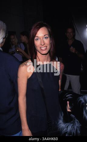 Juni 1999; Los Angeles, CA, USA; Sänger ERIN HAMILTON bei der Eric Clapton Guitar Auction Party. Stockfoto