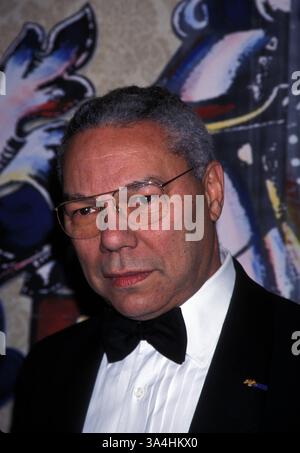 General COLIN POWELL, Vorsitzender des Joint Chiefs of Staff des US-Verteidigungsministeriums, wird von der West Indies University geehrt. POWELL wurde in späteren Jahren einstimmig vom Senat bestätigt und wurde 2001 der erste afroamerikanische Staatssekretär. Stockfoto