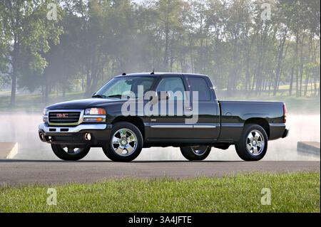 August 2004; Los Angeles, CA, USA; das 2004 GMC Sierra Performance Package. Stockfoto