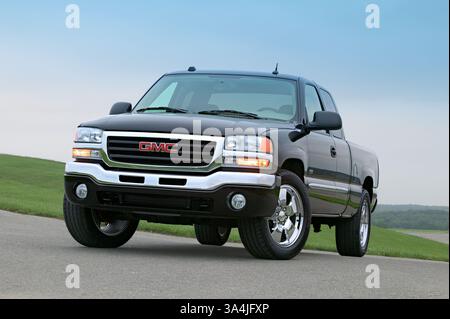 August 2004; Los Angeles, CA, USA; das 2004 GMC Sierra Performance Package. Stockfoto
