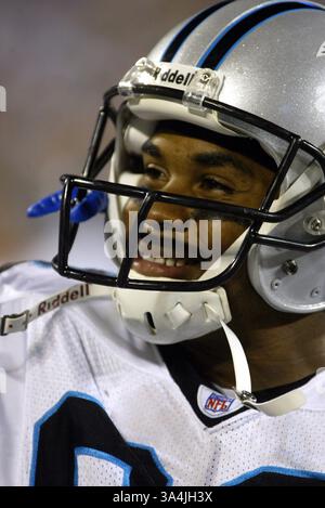 August 2004; Charlotte, NC, USA; STEVE SMITH, der die Carolina Panthers in der Vorsaison im Bank of America Stadium spielt. Stockfoto