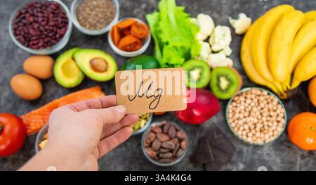Verschiedene Produkte, die Magnesium enthalten. Selektiver Fokus. Essen. Stockfoto