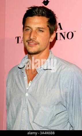 5. OKTOBER 2005 - TARINA TARANTINO STORE OPENING PARTY. TARINA TARANTINO STORE. LOS ANGELES CA 10-05-05.JAIMIE RODRIGUEZ / C) 2005 . SIMON REX. K45405JR(Bild: © Globe Photos/ZUMAPRESS.com) Stockfoto