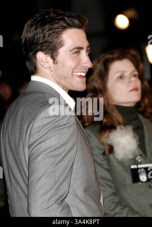 Oktober 2005 - Hollywood, KALIFORNIEN, USA - JAKE GYLLENHAAL -. JARHEAD WORLD - PREMIERE -. ARCLIGHT THEATER, HOLLYWOOD, KALIFORNIEN - 10.27.2005 -. NINA PROMMER/ 2005.K45545NP.(Bild: © Globe Photos/ZUMAPRESS.com) Stockfoto